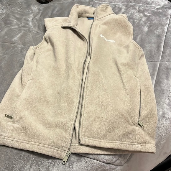 Soft Columbia fleece vests - Picture 1 of 3